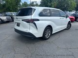 Used 2024 Toyota Sienna XLE image 3