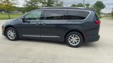 Used 2020 Chrysler Pacifica Touring-L image 5
