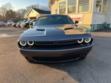 Used 2015 Dodge Challenger SXT image 4