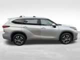 Used 2022 Toyota Highlander XLE image 4