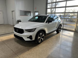 Used 2023 Volvo XC40 B4 Ultimate image 2