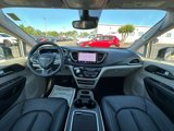 Used 2024 Chrysler Pacifica Touring-L image 2