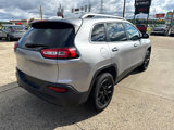 Used 2017 Jeep Cherokee Latitude w/ Comfort/Convenience Group image 4