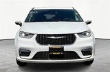 Used 2023 Chrysler Pacifica Touring-L image 3