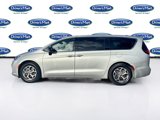 Used 2024 Chrysler Pacifica Limited image 5