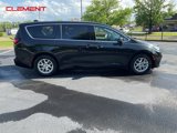 Used 2023 Chrysler Pacifica Touring-L image 5
