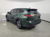 Used 2023 Toyota Highlander XLE image 3
