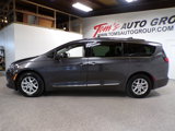 Used 2020 Chrysler Pacifica Touring-L image 2