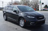 Used 2023 Chrysler Pacifica Touring-L image 3