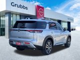 New 2025 Nissan Pathfinder Platinum image 3