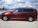 Used 2017 Chrysler Pacifica Touring-L image 3