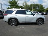 New 2025 Nissan Pathfinder SL image 2