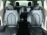 Used 2023 Chrysler Pacifica Touring-L image 5