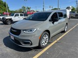 New 2025 Chrysler Pacifica Select image 2