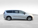 Used 2024 Chrysler Pacifica Touring-L image 4