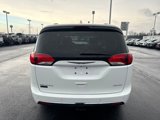 Used 2017 Chrysler Pacifica Limited image 4