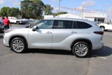 Certified 2025 Toyota Highlander Platinum image 2
