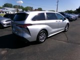 Used 2022 Toyota Sienna LE image 3