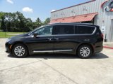 Used 2018 Chrysler Pacifica Touring-L Plus image 3