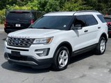 Used 2017 Ford Explorer XLT image 3