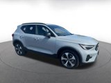Used 2024 Volvo XC40 B5 Core image 2