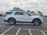 New 2025 Ford Explorer Active image 3