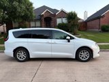 Used 2017 Chrysler Pacifica LX image 5