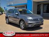 Used 2018 Volkswagen Tiguan SEL Premium w/ 3rd Row Seat Package image 2