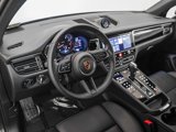 Certified 2025 Porsche Macan image 4