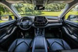 Used 2022 Toyota Highlander XLE image 2