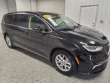 Used 2023 Chrysler Pacifica Touring-L image 6