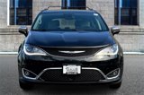 Used 2017 Chrysler Pacifica Limited image 3