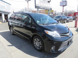 Used 2018 Toyota Sienna XLE image 2