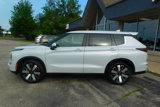 New 2025 Mitsubishi Outlander SE image 2