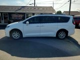Used 2022 Chrysler Pacifica Touring-L image 2