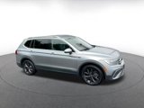 Used 2024 Volkswagen Tiguan SE image 2