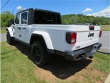 Used 2022 Jeep Gladiator Willys image 2