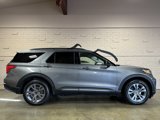 Used 2023 Ford Explorer XLT image 2