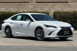 New 2025 Lexus ES 300h w/ Luxury Package image 2