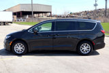 Used 2023 Chrysler Pacifica Touring-L image 3