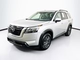 Used 2024 Nissan Pathfinder SV image 3