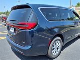 New 2025 Chrysler Pacifica Select image 5