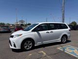 Used 2018 Toyota Sienna L image 5