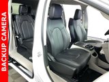 Used 2023 Chrysler Pacifica Touring-L image 5