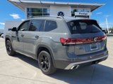 New 2025 Volkswagen Atlas Peak Edition SE image 3