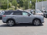 New 2025 Nissan Pathfinder Platinum image 2