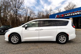 Used 2023 Chrysler Pacifica Touring-L image 3