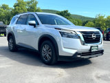 Used 2025 Nissan Pathfinder SV image 3