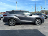 Used 2022 Toyota Highlander XLE image 4