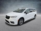 Used 2023 Chrysler Pacifica Limited image 3
